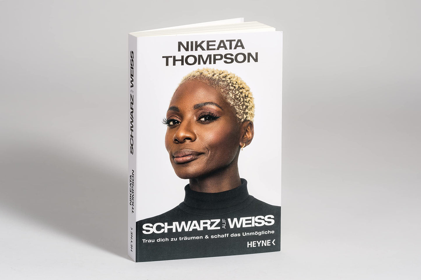 Nikeata Thompson - SCHWARZ AUF WEISS - Trau dich zu träumen und schaff das Unmögliche - SIGNED COPY